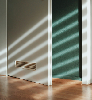 Πρέπει να αφήνουμε τις εσωτερικές πόρτες ανοιχτές ή κλειστές τον χειμώνα; Οι ειδικοί απαντούν