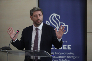 Ανδρουλάκης: «Ο πρωθυπουργός καταλαβαίνει ότι πια το λάδι στο καντήλι τελειώνει»