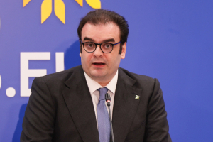 Πιερρακάκης: Απασφαλίσαμε τη βόμβα του χρέους