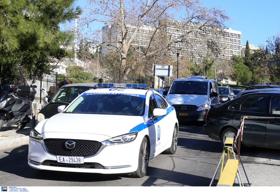 Καλύβια: Με 20 μαχαιριές σε κοιλιά, θώρακα και πλάτη μαχαίρωσε ο 16χρονος τον πατέρα του