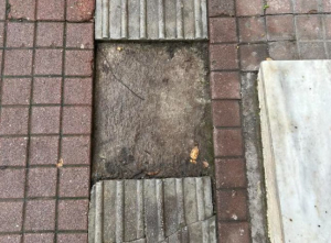 Θεσσαλονίκη: Ατύχημα ηλικιωμένης στην Άνω Πόλη επαναφέρει το ζήτημα των σπασμένων πεζοδρομίων