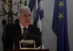 Ο Αβραμόπουλος υποδέχθηκε μετανάστες που μεταφέρθηκαν από την Ελλάδα στη Λισαβόνα