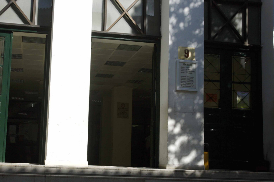 Ευελπίδων: Απόδραση κρατούμενου κατά τη μεταγωγή του