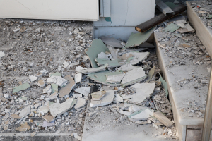 Έκρηξη έξω από ναυτιλιακή εταιρεία στον Πειραιά - Έξι προσαγωγές