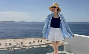 Λίλι Κόλινς: «Κυρίευσε» το Instagram με φωτογραφίες από τη Μύκονο