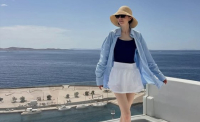 Λίλι Κόλινς: «Κυρίευσε» το Instagram με φωτογραφίες από τη Μύκονο