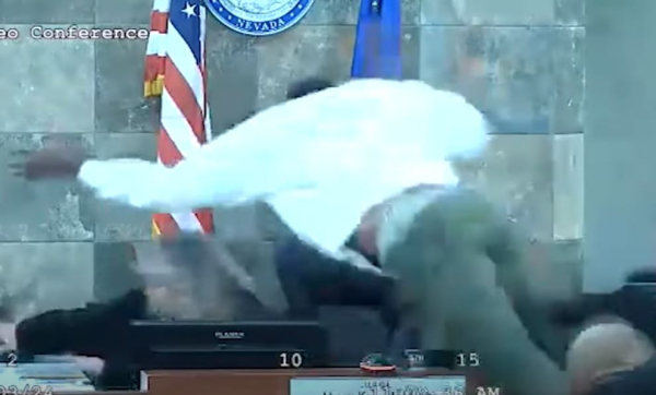 Λας Βέγκας: Η στιγμή που κατηγορούμενος ορμάει πάνω σε δικαστή μόλις ανακοίνωσε την ποινή του