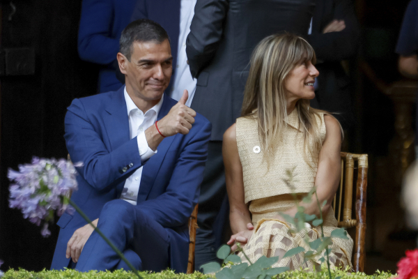 Ισπανία: Η σύζυγος του Πρωθυπουργού Σάντσεθ κατηγορείται για διαφθορά και υπεξαίρεση