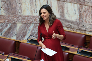 Αχτσιόγλου: Στο πλευρό των συμβασιούχων εργαζομένων της ΔΥΠΑ - «Θα είμαι εδώ μέχρι να δικαιωθούν»