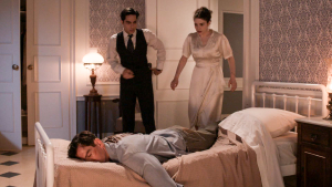 «Grand Hotel»: Η Αλίκη τρελαίνεται όταν βρίσκει τον Πέτρο αιμόφυρτο χωρίς τις αισθήσεις του