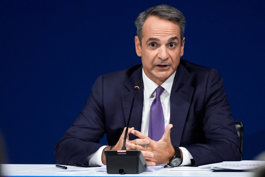«Τρέχουν» οι μυστικές δημοσκοπήσεις - Η κυβέρνηση φτιάχνει... αναχώματα για να προλάβει νέο «τσουνάμι»
