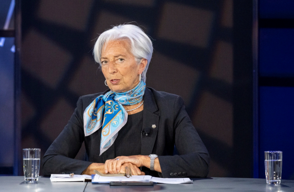 Λαγκάρντ: Αύξηση επιτοκίων τον Ιούλιο, τέλος όμως τα αρνητικά τον Σεπτέμβριο