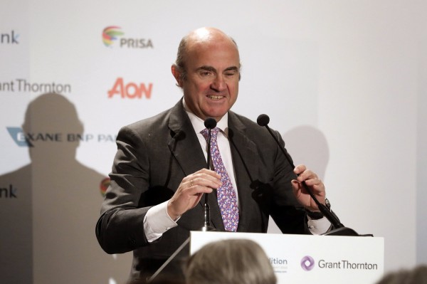 Έχει ξεκινήσει ανάλυση για τη μείωση του ελληνικού χρέους λέει ο Ντε Γκίντος