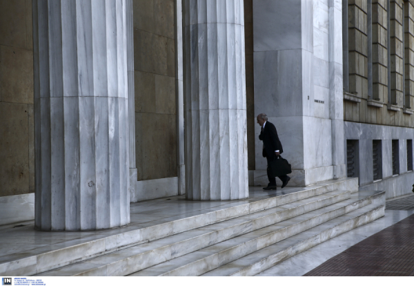 Στο 5,45% το spread του επιτοκίου νέων καταθέσεων και νέων δανείων