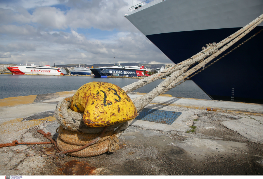 Λαύριο: Μπλέχτηκαν οι άγκυρες δύο πλοίων λόγω θυελλωδών ανέμων