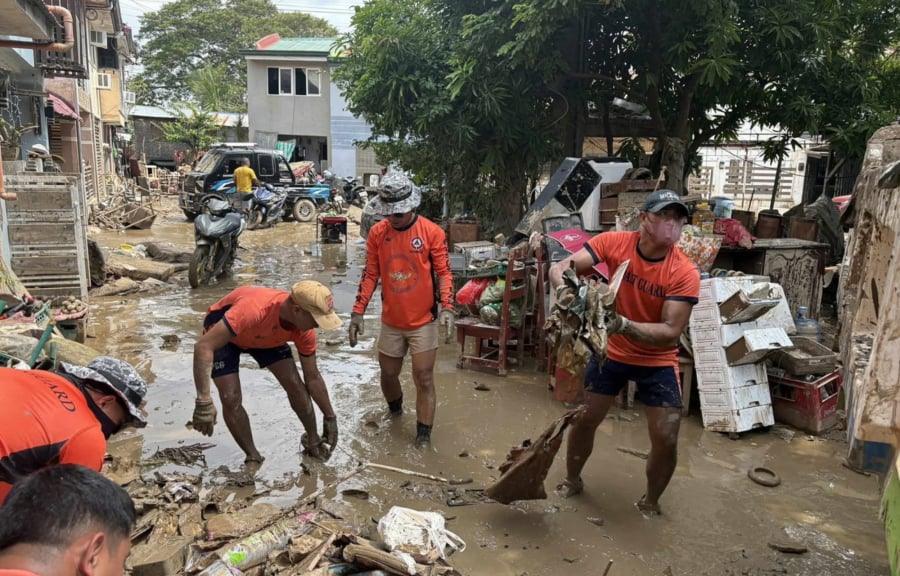 «Υπερτυφώνας» πλήττει τις Φιλιππίνες: Σχεδόν ένα εκατ. άνθρωποι έχουν απομακρυνθεί από τα σπίτια τους