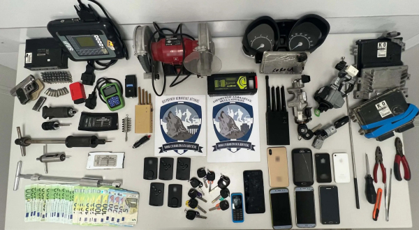 Σπείρα έκλεβε αυτοκίνητα από Αττική και τα μετέφερε στη Θεσσαλονίκη, τα πουλούσε είτε αυτούσια είτε σε ανταλλακτικά