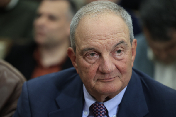 Καραμανλής σε αποφοίτους: Δεν χάσαμε την ταυτότητά μας στην τυραννία, μην την χάσουμε σε συνθήκες ελευθερίας