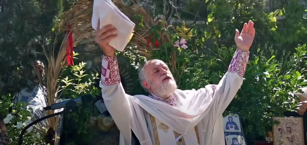 Άγιοι Ισίδωροι Λυκαβηττού: Απτόητος παραμένει ο παπά-Δημήτρης Λουπασάκης, θα βάλει τον Σταύρο σε λαϊκό προσκύνημα