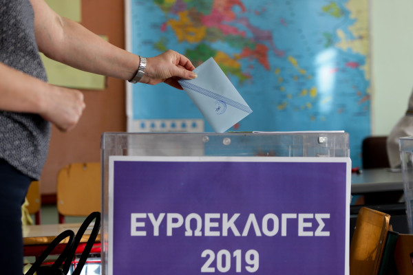 Πιάστηκαν στα χέρια σε εκλογικό κέντρο - Ένας τραυματίας