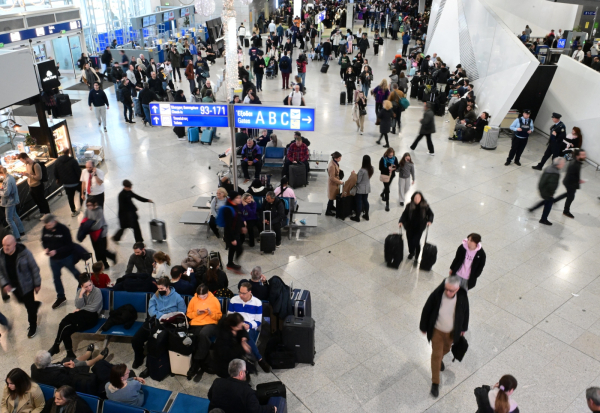 Μυλόπουλος για χάος στα αεροδρόμια: Ανησυχία και αναπάντητα ερωτήματα για την ασφάλεια των αερομεταφορών