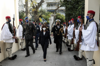 Στην Προεδρική Φρουρά η Σακελλαροπούλου για την πρωτοχρονιάτικη πίτα