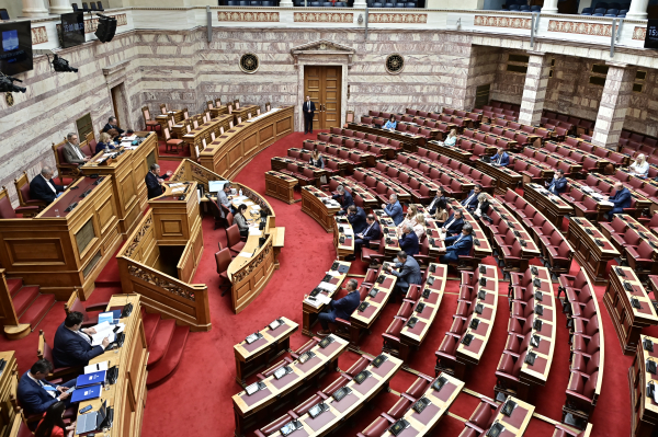Καταργείται ο β’ γύρος στις αυτοδιοικητικές εκλογές - Υπερψηφίστηκε το νομοσχέδιο Λιβάνιου