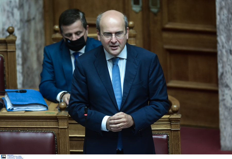 Χατζηδάκης: «Κάτι πάει λάθος αν δουλεύεις 10 χρόνια και βγάζεις λιγότερα από τον υπάλληλο σου»