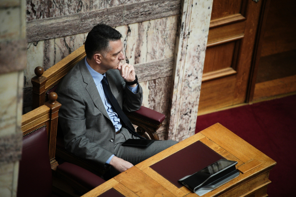 Τέλος με απειλές ο Μπεκίρης από το γραφείο Μητσοτάκη στη Βουλή: «Θα τα πούμε στα δικαστήρια» - Λέξη για την ταμπακιέρα