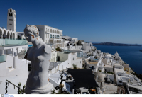 Κραυγή αγωνίας από εκπαιδευτικούς στα νησιά: Τους διώχνουν σε... κάμπινγκ για χάρη του τουρισμού -Το υπουργείο «αγνοείται»