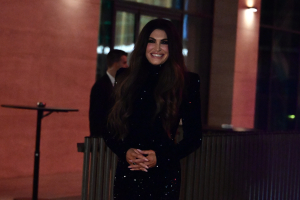 Κίμπερλι Γκιλφόιλ: Η εντυπωσιακή εμφάνισή της σε δεξίωση στην Αθήνα (εικόνες)