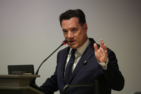 Τα συγχαρητήρια βουλευτών του ΠΑΣΟΚ στον Άδωνι για τον Παναγόπουλο