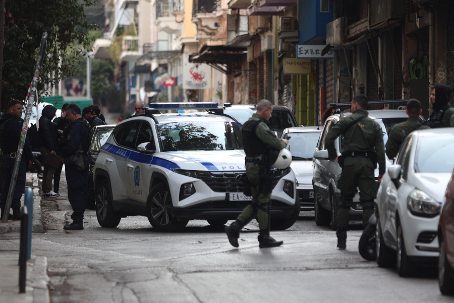 Αστυνομική επιχείρηση στα Εξάρχεια: Συνέλεξαν DNA και γενετικό υλικό από κατάληψη