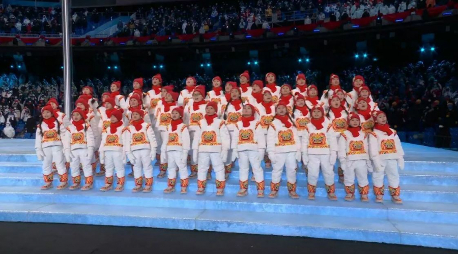 Συγκλονιστική στιγμή στην τελετή έναρξης στο Πεκίνο: Παιδιά από την Κίνα τραγούδησαν τον Ολυμπιακό Ύμνο στα ελληνικά (βίντεο)