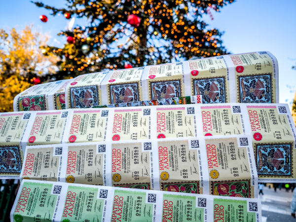 Άγνωστο ακόμη πού έπεσε το κρατικό λαχείο - Οι αριθμοί για το Πρωτοχρονιάτικο 2025 που δίνουν νικητή