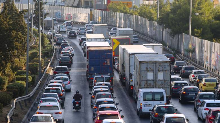 Τροχαίο στον Κηφισό: «Στο κόκκινο» η κίνηση προς Πειραιά
