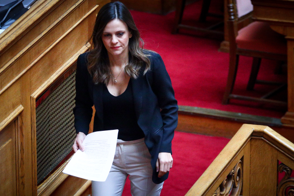 Εκτός Βουλής και επίσημα η Αχτσιόγλου