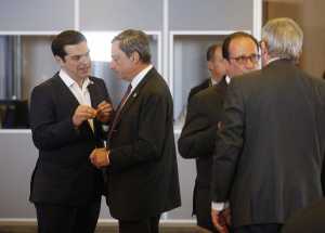 Bloomberg: Δραματικές στιγμές στην Σύνοδο Κορυφής για τον Αλ. Τσίπρα