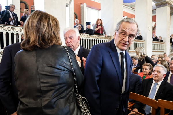 Πλάτη πλάτη Ντόρα - Σαμαράς: Ούτε βλέμμα