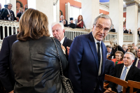 Πλάτη πλάτη Ντόρα - Σαμαράς: Ούτε βλέμμα