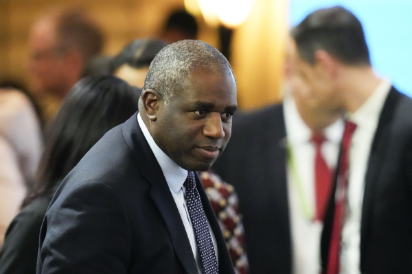 ΥΠΕΞ Βρετανίας: Οι Ρώσοι δεν δείχνουν καμία «όρεξη» να κάνουν ειρήνη στην Ουκρανία