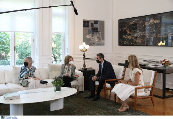 Το ανακαινισμένο Μέγαρο Μαξίμου δια χειρός Μαρέβας και οι πόζες με τον Πίνατ (εικόνες)