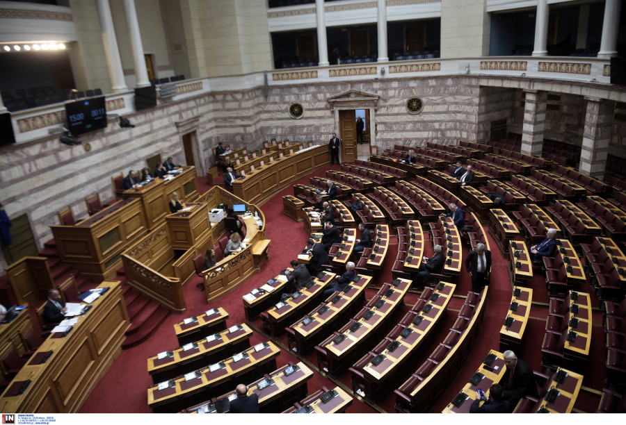 Χαμός με το Βελόπουλο στη Βουλή: Μίλησε για αυτοδικία για τα Τέμπη και ζήτησε επαναφορά θανατικής ποινής