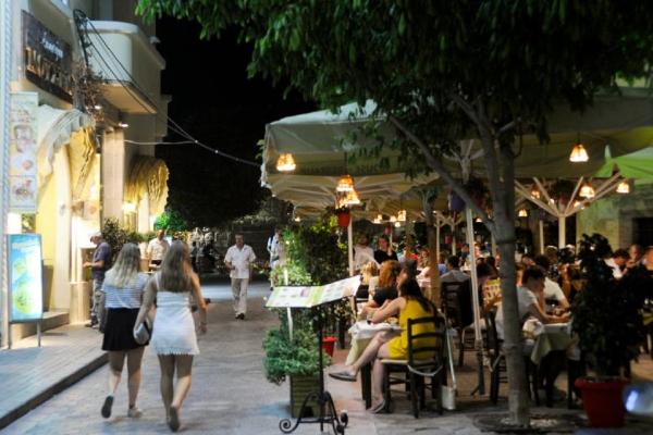 ΕΛΣΤΑΤ: Εκρηκτική άνοδος τζίρου σε καταλύματα kai εστίαση τον Ιούνιο: Ποια περιοχή είναι πρωταθλήτρια εσόδων