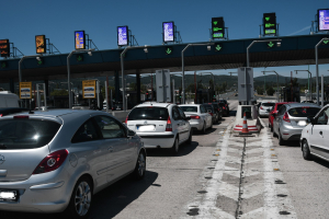 Εκπαιδευτικοί: Ζητούν απαλλαγή από τα διόδια λόγω υψηλού κόστους μετακίνησης