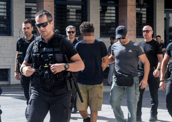 Ελεύθεροι οι δύο νέοι, που είχαν προφυλακιστεί για την φωτιά στην Πάτρα