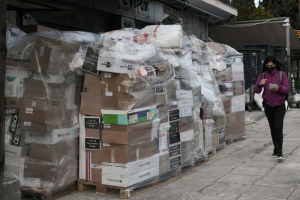 Παραμένουν τα μετρητά στις παραδόσεις μέσω courier