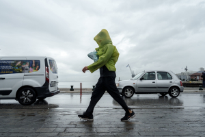 Καιρός: Από Κυριακή βράδυ νέο κύμα κακοκαιρίας με έντονες βροχές και καταιγίδες τοπικά (Βίντεο)