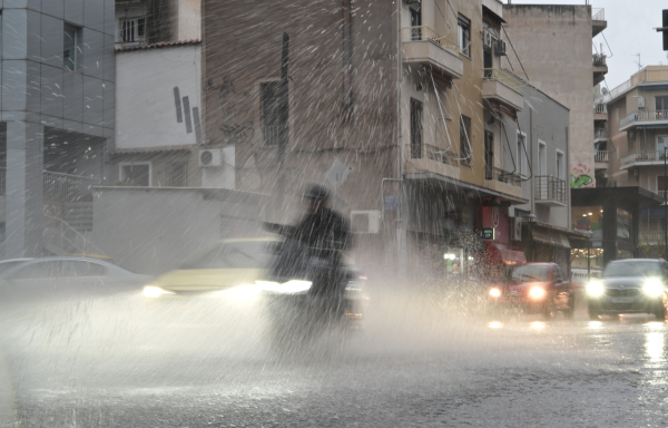 Πώς θα κινηθεί η νέα κακοκαιρία: Οι «κόκκινες» περιοχές - Τι να προσέχουν οι πολίτες