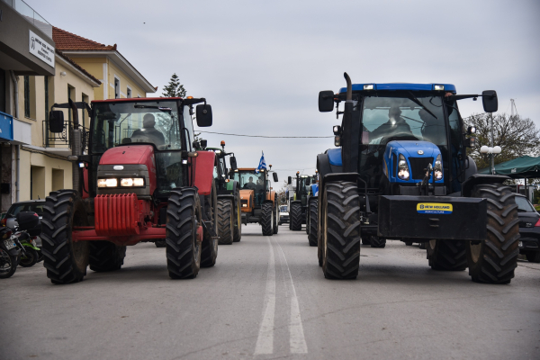 Η «μάχη» στη Βουλή και η «μάχη» στα μπλόκα - Την Πέμπτη η κρίσιμη συνεδρίαση των αγροτών